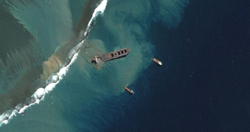 Mauritius oil spill by Japanese ship