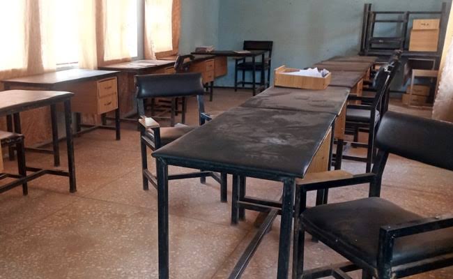 Hundreds of Nigerian schoolgirls abducted in Zamfara